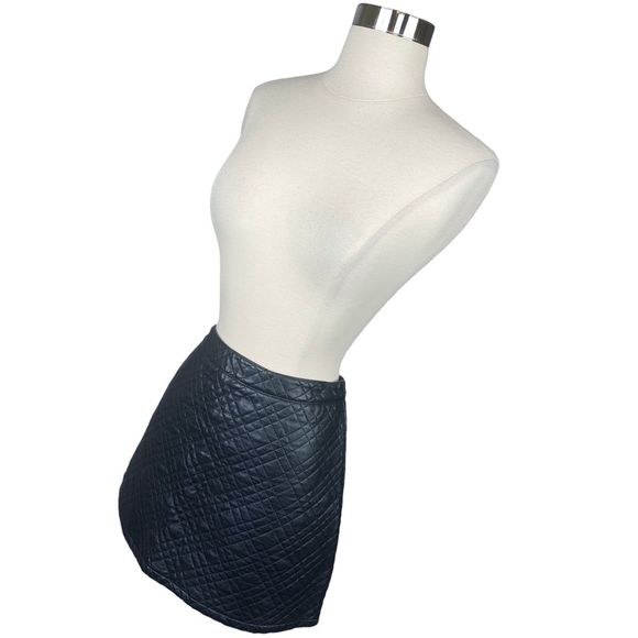 Forever 21 Black Quilted Faux Leather Mini Skirt - Size Small - Picture 3 of 6